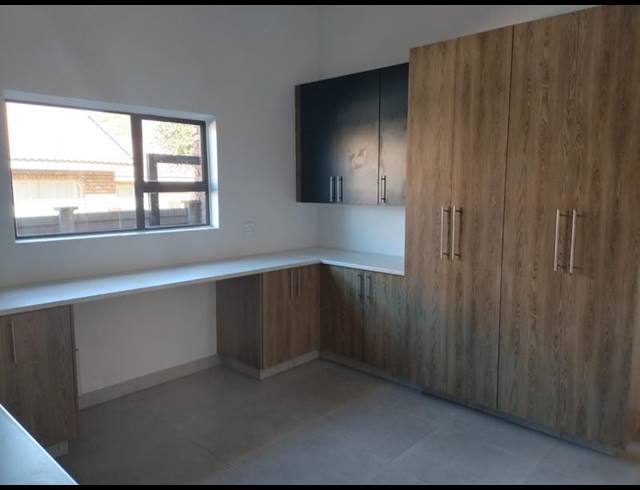 3 BEDROOM HOUSE FOR SALE IN VANDERBIJLPARK SE 3